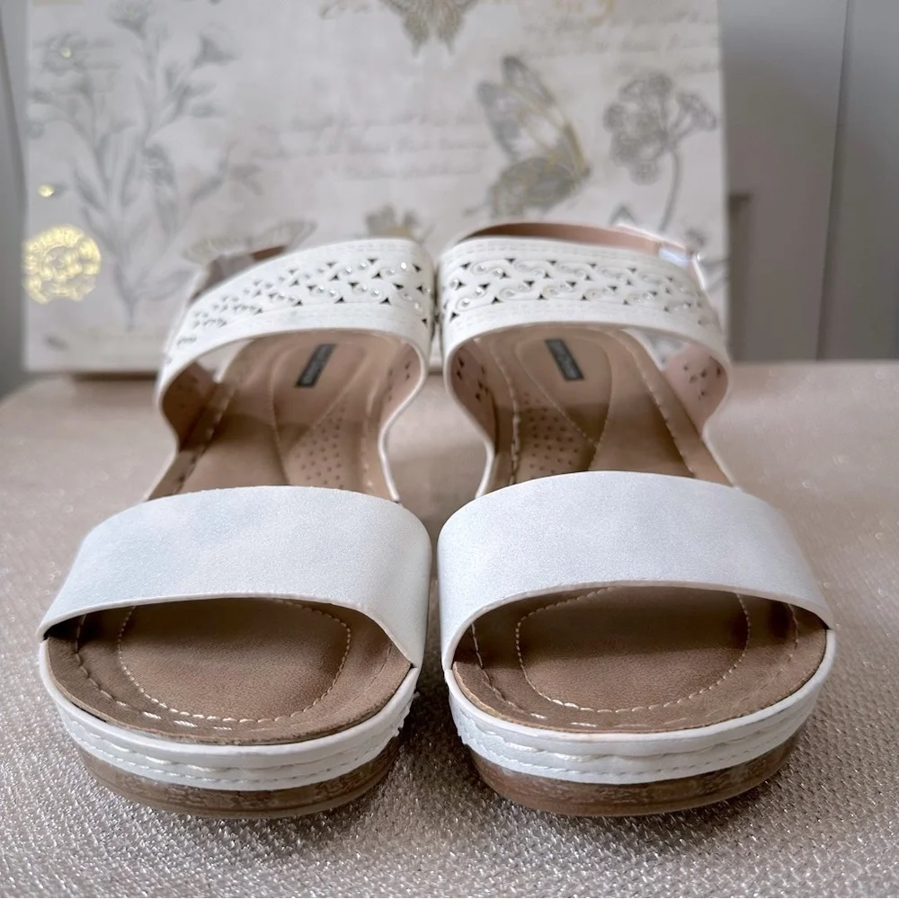 Good Choice Foley White Wedge Sandals with rhinestone accents Size 9.5 No Box